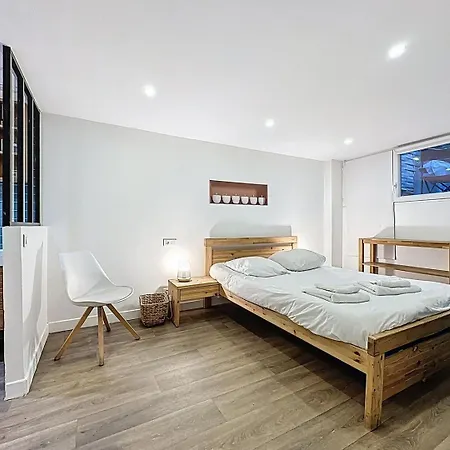 Large House With Garden And Parking, Near Metro